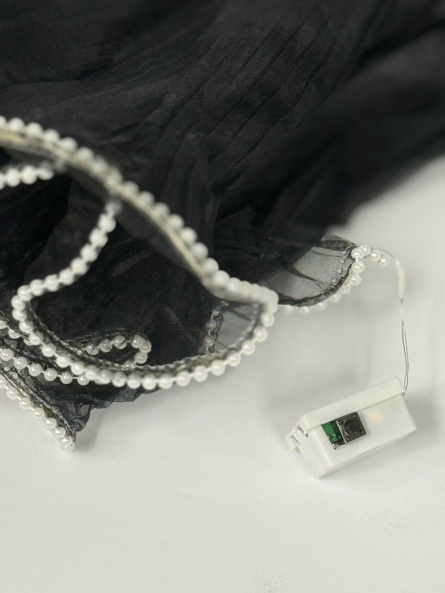 Pearl Trim Mesh with Lights Black