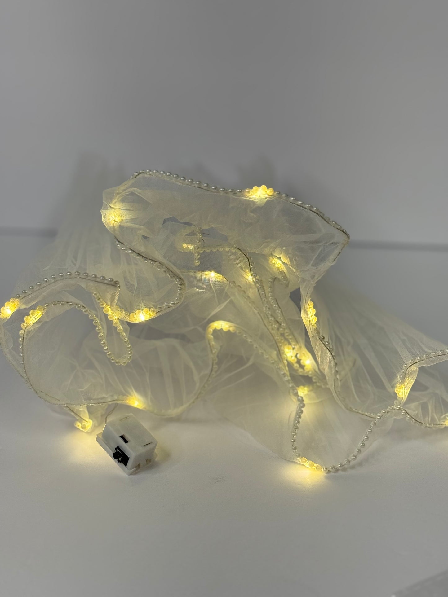 Pearl Trim Mesh with Lights White