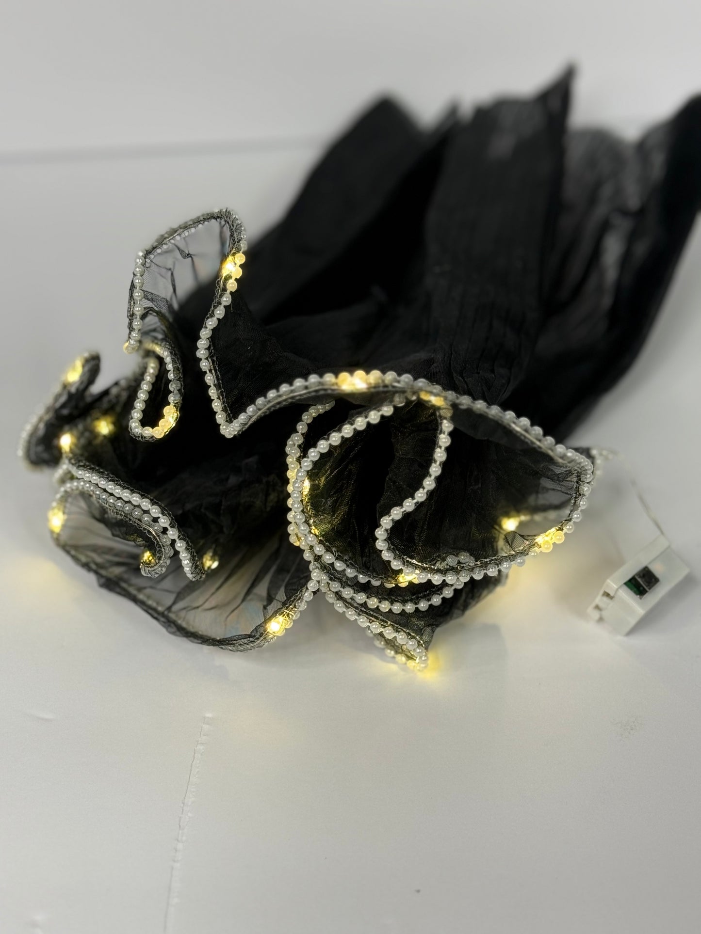 Pearl Trim Mesh with Lights Black