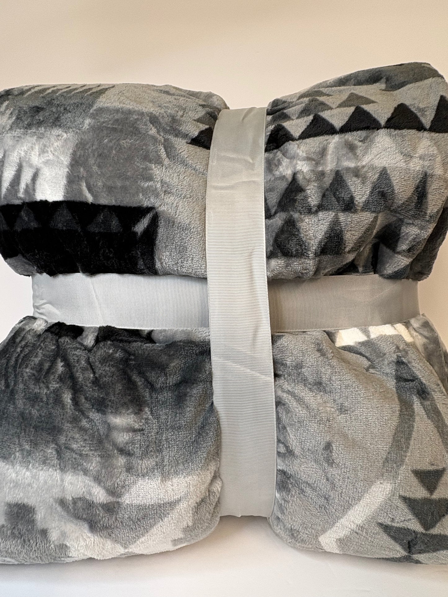 Aztec Grey and Black Design S-40